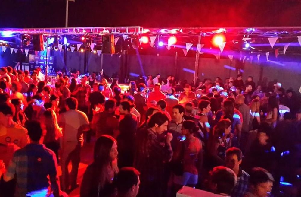 La intención de los socios es no cerrarlo definitivamente, sino reabrirlo a fines de agosto con una capacidad reducida y más espacio al aire libre - Facebook