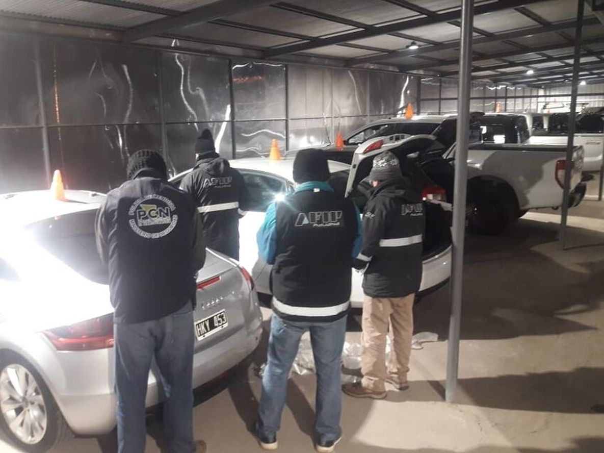 La AFIP y la Policía investigan irregularidades en varios vehículos de las dos concesionarias allanadas en el Este. Foto: Prensa Ministerio de Seguridad