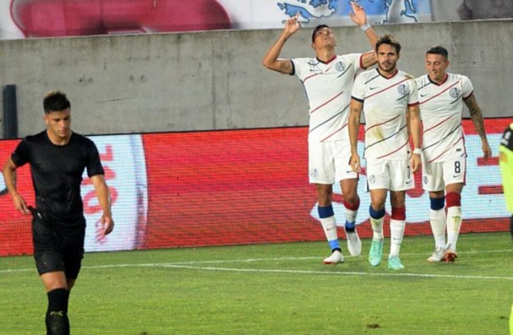 Fútbol fe Verano. El Ciclón se quedó con la primera victoria del año frente al Rojo, en La Plata.