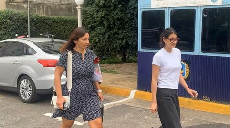 Vanesa Tossi, secretario del broker que gestionó el vuelo de Manuel Adorni a Punta del Este, declaró y contradijo al jefe de gabinete.