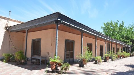 Guarda 14 | Es una de las bodegas más antigua de Mendoza y, por la cepa estrella, está ligada a la renovación vitivinícola en el país. Por sus galerías desfilaron personajes importantes y se tejieron historias y leyendas.  / PRENSA MUNICIPALIDAD DE LAS HERAS