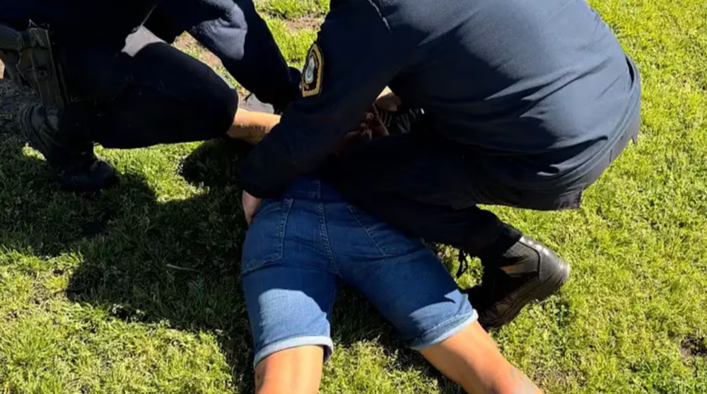 Cejas Urbistondo escap&oacute; del lugar. La Polic&iacute;a despleg&oacute; un operativo para localizarlo y logr&oacute; detenerlo poco despu&eacute;s, cuando intentaba alejarse de la zona.
