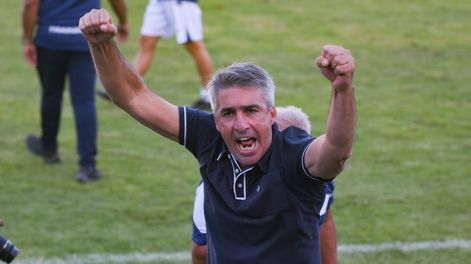 Los Andes | Regreso triunfal. El entrenador Gabriel Gómez festeja con enorme algarabía el heroico triunfo de Independiente ante San Telmo. Nicolás Rios / Los Andes