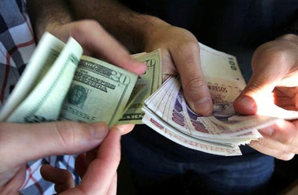 Dólar: el blue se vende a $ 157 y el oficial con impuestos se consigue a casi $ 143