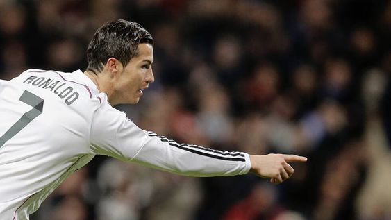 Por CR7, el Real no afloja en la cima