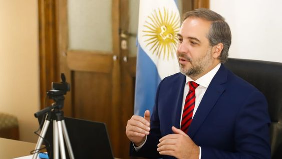 Matías Stevanato, intendente de Maipú, durante la reunión que mantuvo junto a gobernadores y Gabriel Katopodis, ministro de Obras Públicas de la Nación.