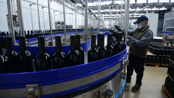 En abril, las exportaciones de vino rompieron la tendencia a la baja interanual, por primera vez en más de un año. Foto: Los Andes