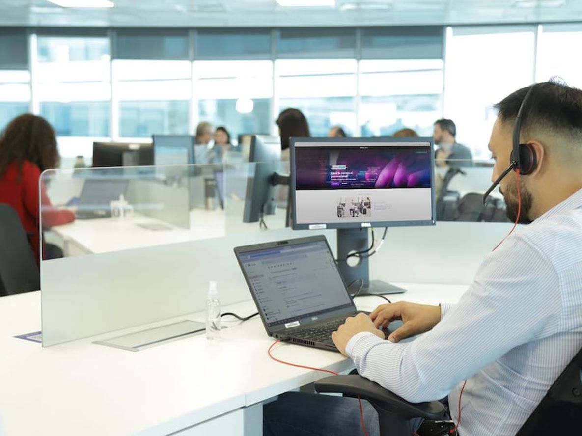Telecom ofrece puestos de trabajo para su programa Level Up