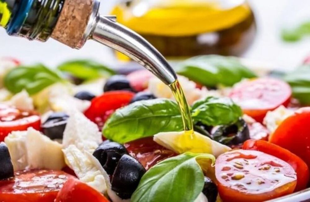 Tres claves para comprar y consumir un buen aceite de oliva y no ser víctimas de engaños.