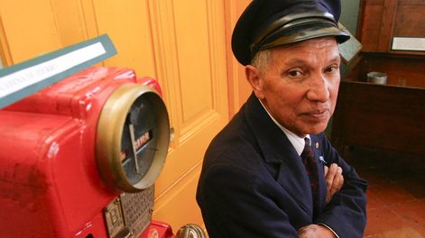 Los Andes | Néstor Flores no sólo era un defensor acérrimo del ferrocarril sino que a través de un museo que abrió en su casa conservó el acervo cultural de los trenes en Mendoza. Foto: Archivo Los Andes