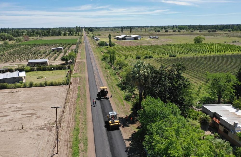 Vialidad Mendoza asfalta caminos de zonas exportadoras de General Alvear