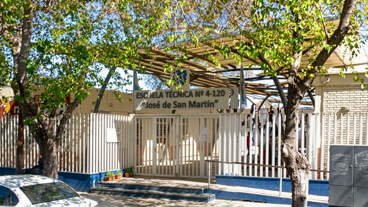 Escándalo en una escuela de San Martín: difundieron imágenes íntimas de una docente y hay una investigación judicial