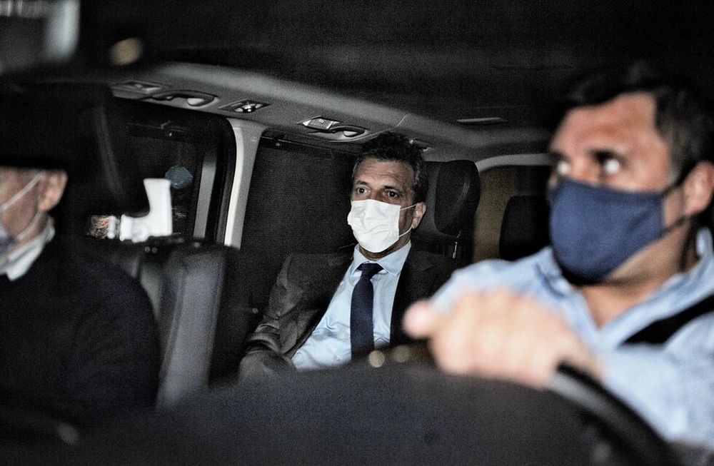 Sergio Massa saliendo de sus oficinas tras la reunión del Frente Renovador el miércoles (Clarín)