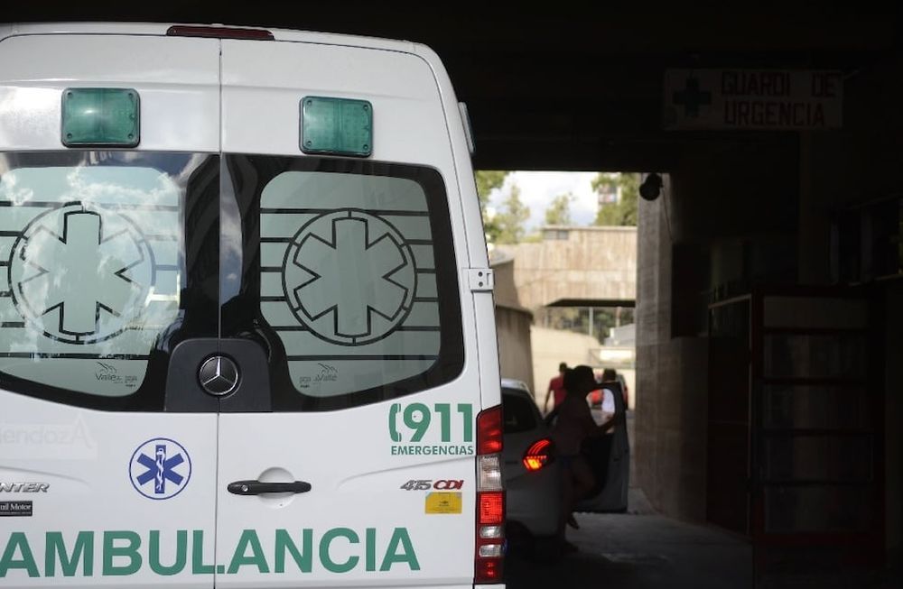 Médicos del SEC llegaron al lugar para asistirlo y lo trasladaron al Hospital Central donde lo diagnosticaron con politraumatismo y fractura del miembro inferior izquierdo.