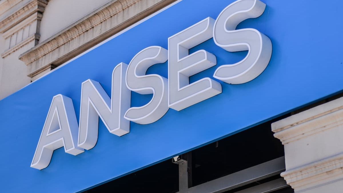 Oficial: de cuánto es el bono para jubilados con 30 años de aportes en Mendoza