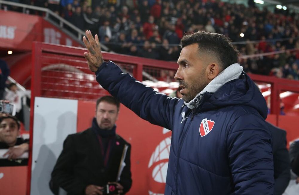 Carlitos Tevez perdió la paciencia y criticó a todos aquellos que dicen que el Rojo recibe ayuda extra. / Gentileza.