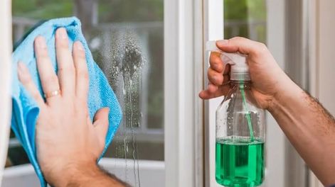 Es una alternativa económica para el mantenimiento habitual de ventanas, puertas de vidrio y mamparas de baño.