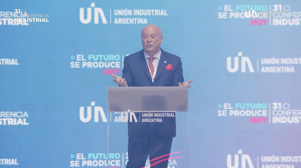 “Tenemos que volver a la formalidad y apostar al trabajo”, destacó Cabrales ante industriales y autoridades nacionales.