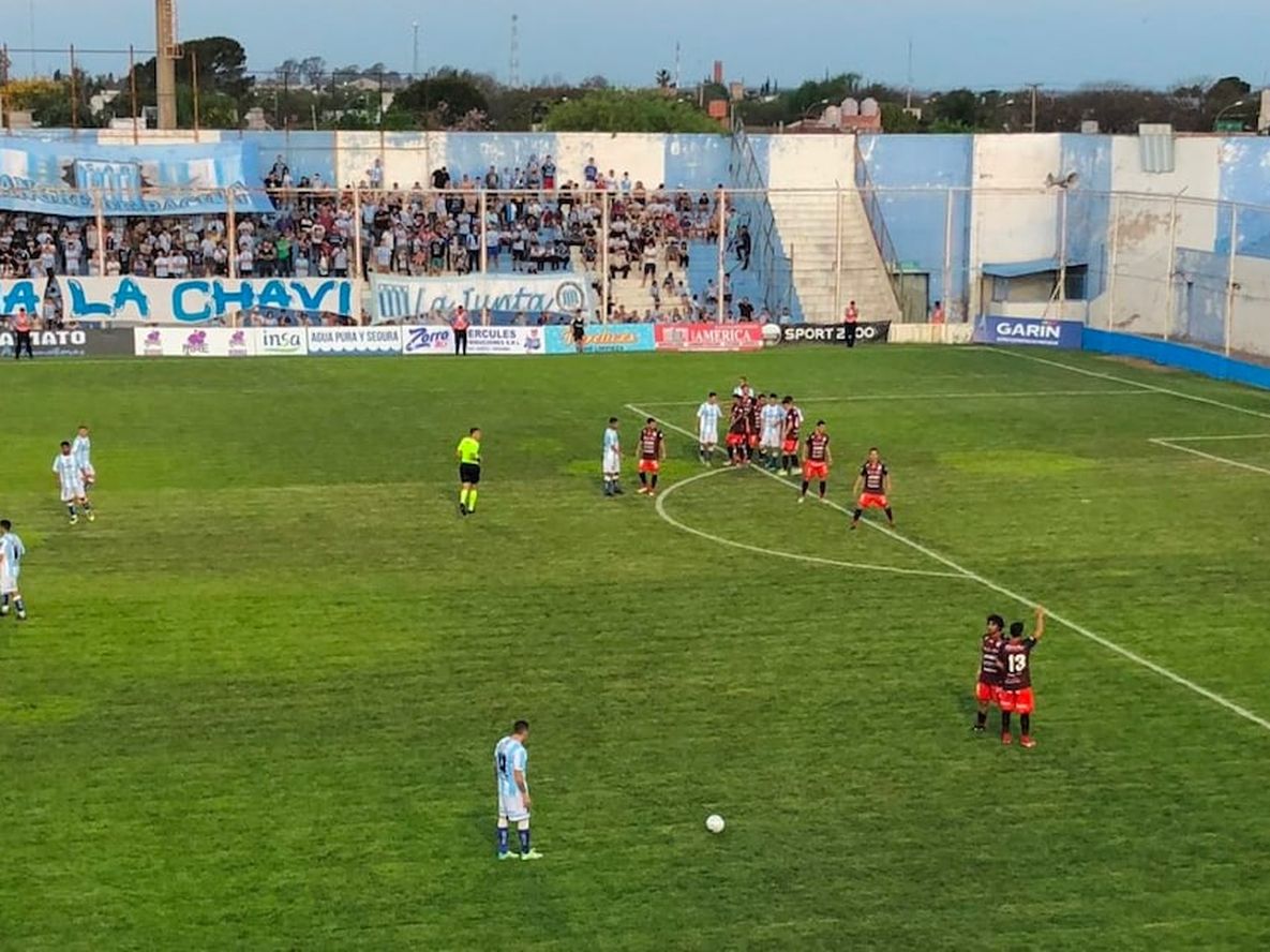 Huracán le ganó a Racing de Córdoba y se acomoda en la zona