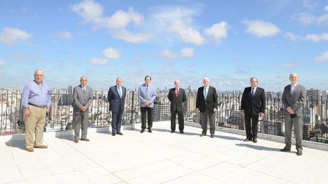 Los Andes | De izquierda a derecha: José Francisco Guerrero (Mutualidad del Personal de Intendencias Militares), Tte Grl (R) Ricardo Cundom (Fundación Criteria), Grl Br (R) Daniel  Reimundes (Sociedad Militar Seguros de Vida), Subof. Mayor Armada Argentina,  Humberto