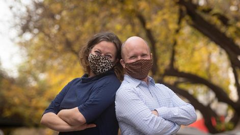 Los Andes | Lauren y BJ se sienten seguros en Argentina. Tienen temor de volver a EEUU, donde la enfermedad deja miles de muertos. Foto: Ignacio Blanco / Los Andes