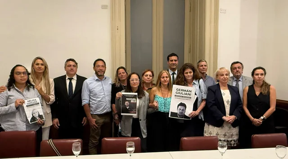 Familiares de ciudadanos argentinos detenidos ilegalmente en Venezuela fueron recibidos en el Senado de la Nación.