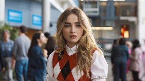 Quinn Ackerman quiere llegar a esa casa de altos estudios porque allí estudió su difundo padre, por lo que no le da lo mismo un lugar que otro.