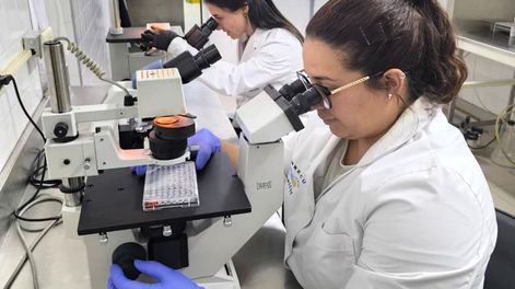 Ciencia mendocina: investigadores premiados por un estudio que anticipa la evolución de un tumor oral. Las investigadoras Leila Zyla y&nbsp;Silvina Gómez. Foto: Gentileza