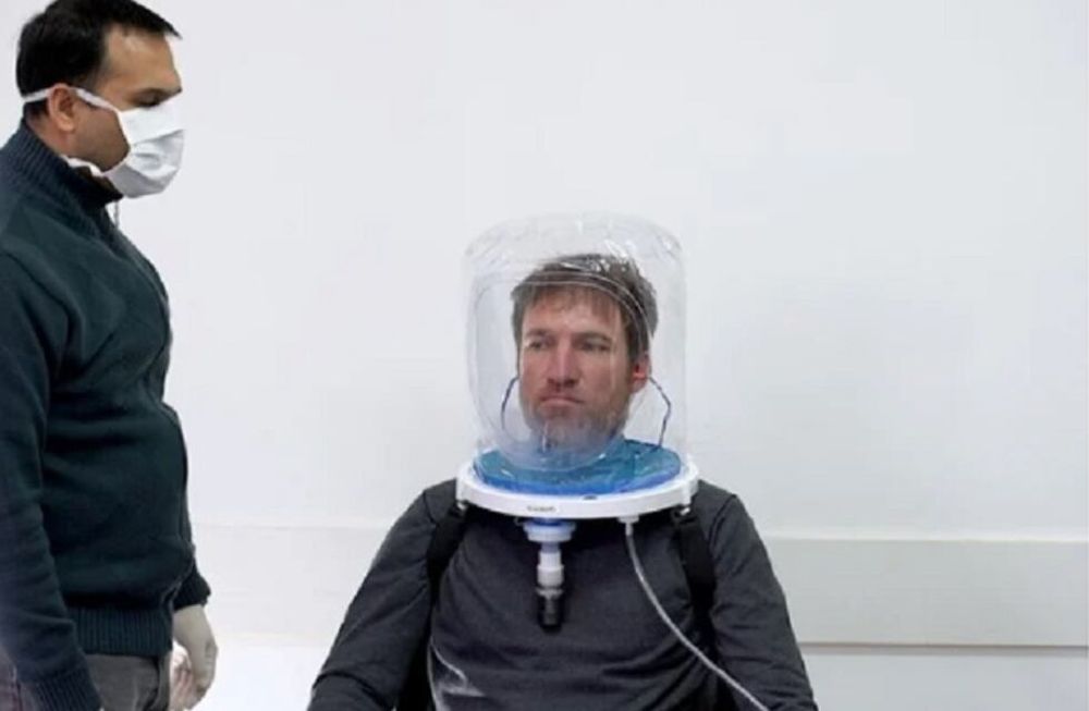 Tecnología nacional. Técnicos explicaron que los helmets son reutilizables y cuentan con un filtro viral/bacteriano. / Gentileza