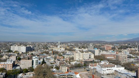 25 Agosto 2021 Mendoza SociedadEl Servicio Meteorológico Nacional anunció viento zonda, y temperaturas templadas para este fin de jornada.Foto: Orlando Pelichotti