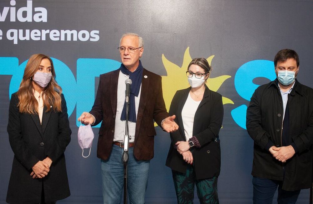No menos impúdico, pero sincero, fue el candidato Daniel Gollán, quien no se caracteriza por los buenos modales, al señalar que otros hubieran sido los resultados si la gente “hubiera tenido más platita en los bolsillos”.