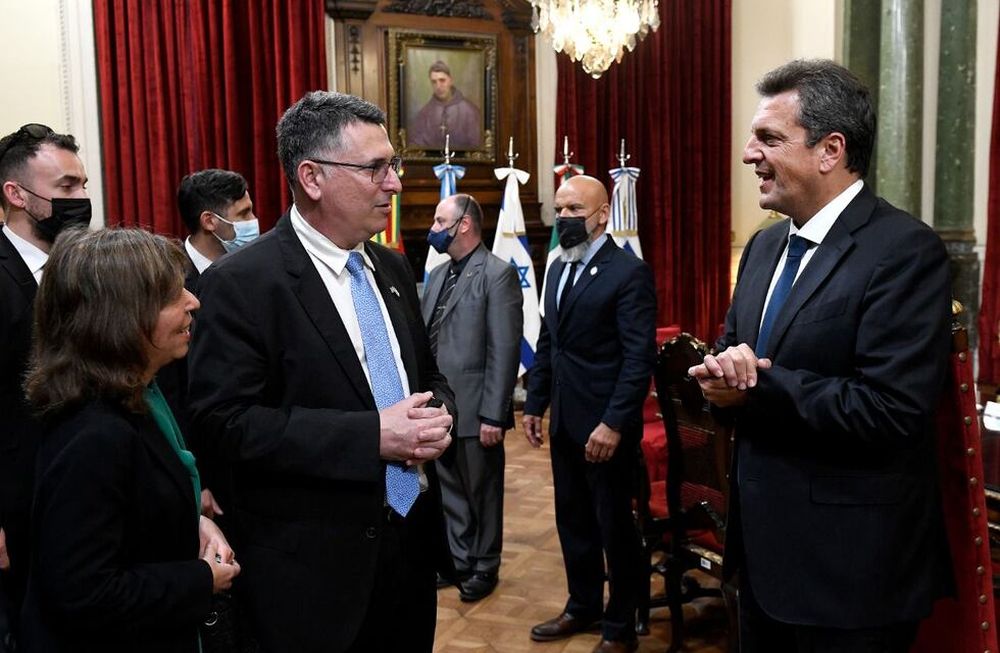 El viceprimer ministro y ministro de Justicia de Israel, Gideon Sa’ar, y Sergio Massa. / Prensa Diputados