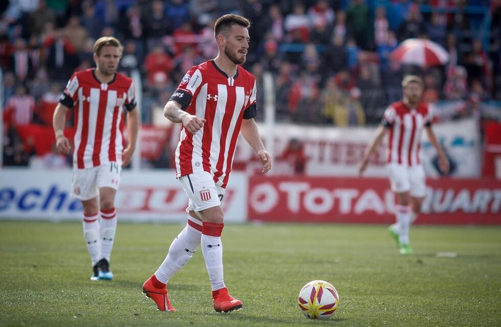 El extremo fue traspasado a la Liga de Quito, quien comró el 50% del pase que pertenece a Estudiantes de La Plata, mientras que Godoy Cruz mantiene el otro 50%.