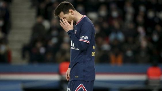 No lo puede creer. Messi dio positivo y no pudo viajar a Francia para poder sumarse a los entrenamientos del PSG de cara a los primeros compromisos del año.