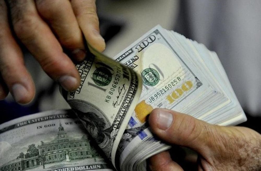 El dólar blue bajó de los $1.000