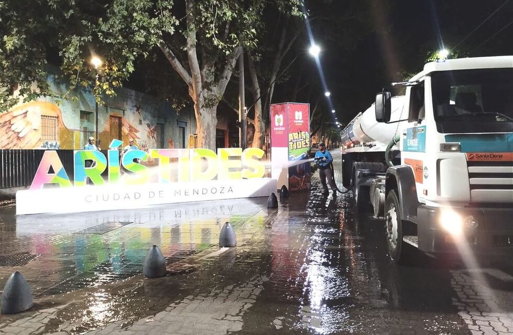 Gran operativo de limpieza tras los festejos de la Arístides