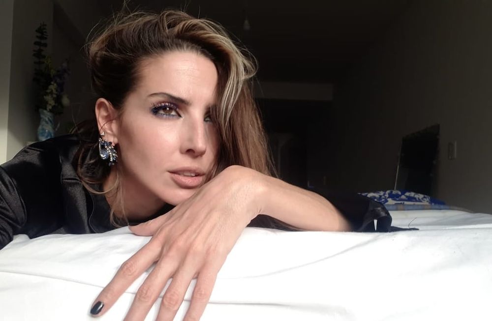 La conductora mendocina Amalia Díaz Guiñazú pisa fuerte en los medios porteños.