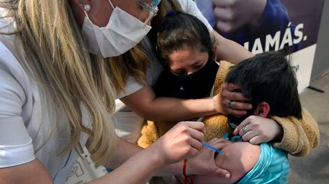 Ayer comenzó la vacunación contra el Covid en niños de entre 3 y 11 años con comorbilidades en Mendoza. Foto: Orlando Pelichotti / Los Andes