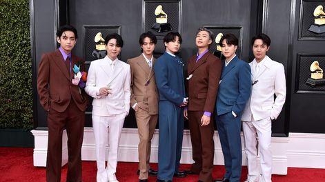 Los Andes | Los BTS, en la alfombra roja de la última entrega de los Grammy. (AP)
