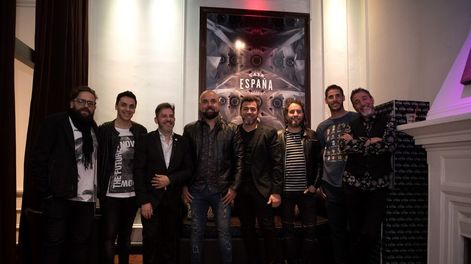 Casa España y una propuesta para abrigarse con moda