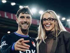 Pareja de futbolistas: Marcos Senesi y Kelci Rose-Bowers