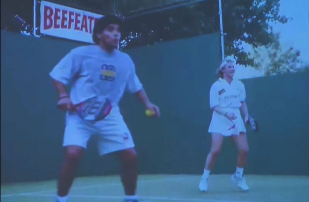 El Senado argentino homenajeó a la tricampeona mundial de pádel , quien, además de sus méritos deportivos y la curiosidad de haber dado clases de pádel a Diego Armando Maradona, se dedica desde hace dos décadas a promover el deporte para personas con discapacidad.