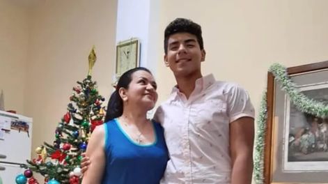 Fernando Báez Sosa junto a su madre, Graciela Sosa. Foto: Familia Báez Sosa