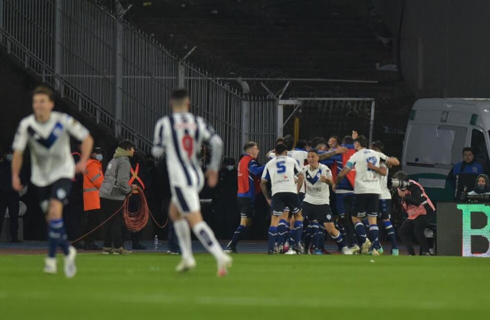 Vélez marcó el 1-0 de Talleres gracias a Julián Fernández. (Javier Ferreyra)