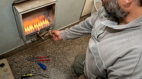 Llega el invierno y hay que poner en funcionamiento las estufas, ¿o cambiarlas? /Gasista Jorge Garcia/  Foto: Ignacio Blanco / Blanco