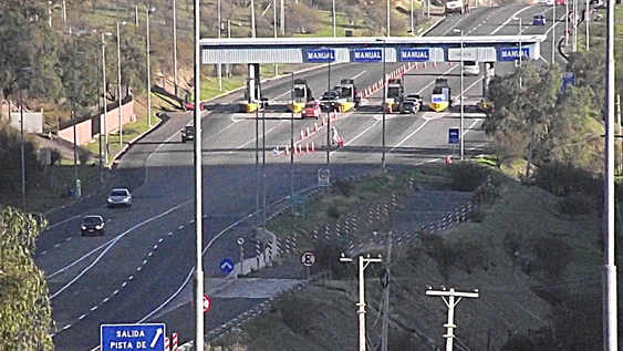 El robo se produjo esta mañana cerca de las 6. 15, luego de que el colectivo pasara la ciudad de Los Andes y llegara al peaje de la cuesta de Chacabuco, camino a Polpaico.................