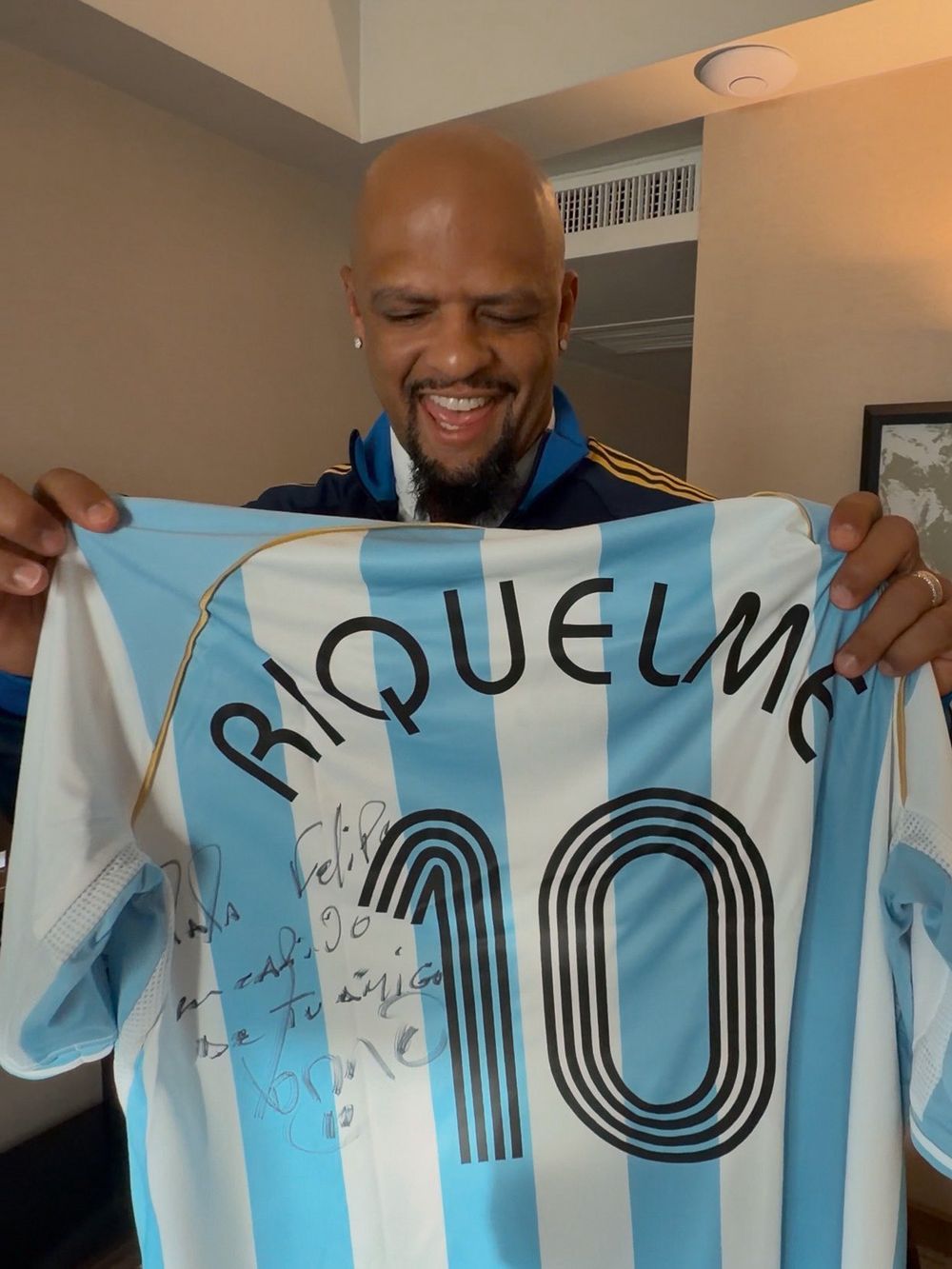 Felipe Melo confeso hincha de Boca y admirador de Juan Román Riquelme. Felipe Melo confeso hincha de Boca y admirador de Juan Román Riquelme.