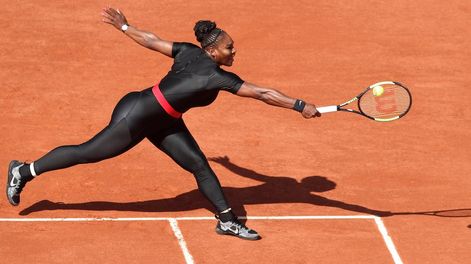 El llamativo e impactante look de Serena Williams en su vuelta a Roland Garros