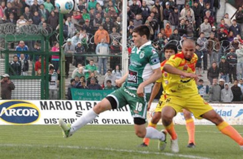 Sarmiento igualó con Crucero y desperdició su primera chance de ascenso
