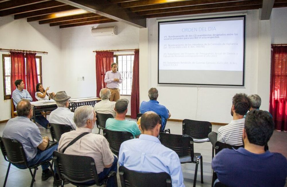 Los usuarios se reúnen en las Inspecciones de Cauce para tratar el presupuesto 2024
